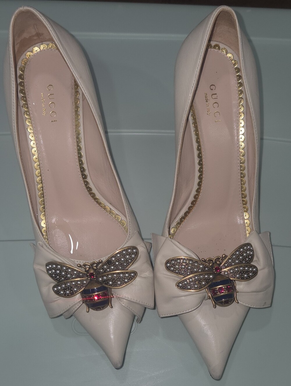 Queen Margaret Bee Motiff Pumps Used Size 38